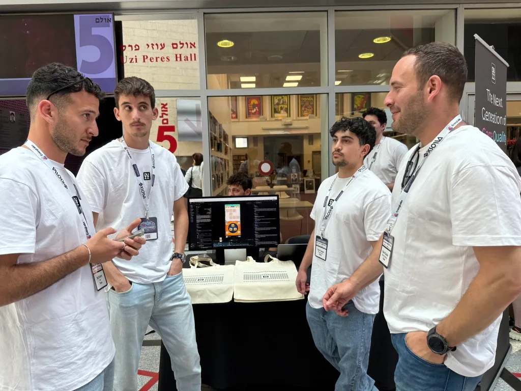 Talking with visitors at the DUZZ booth
